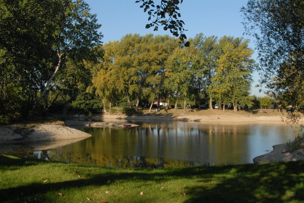 Penzion Platan Dunajská Streda Esterno foto