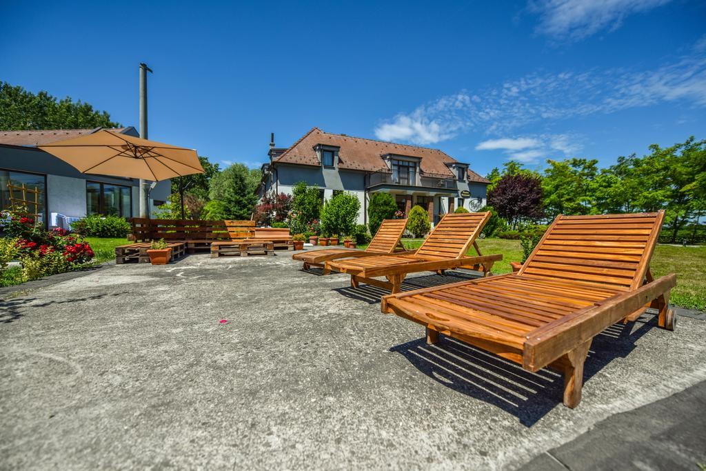 Penzion Platan Dunajská Streda Esterno foto