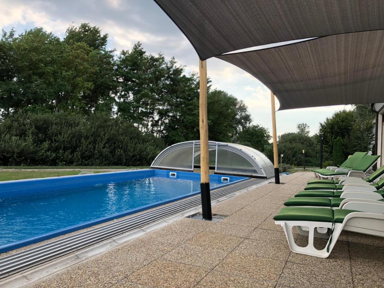 Penzion Platan Dunajská Streda Esterno foto